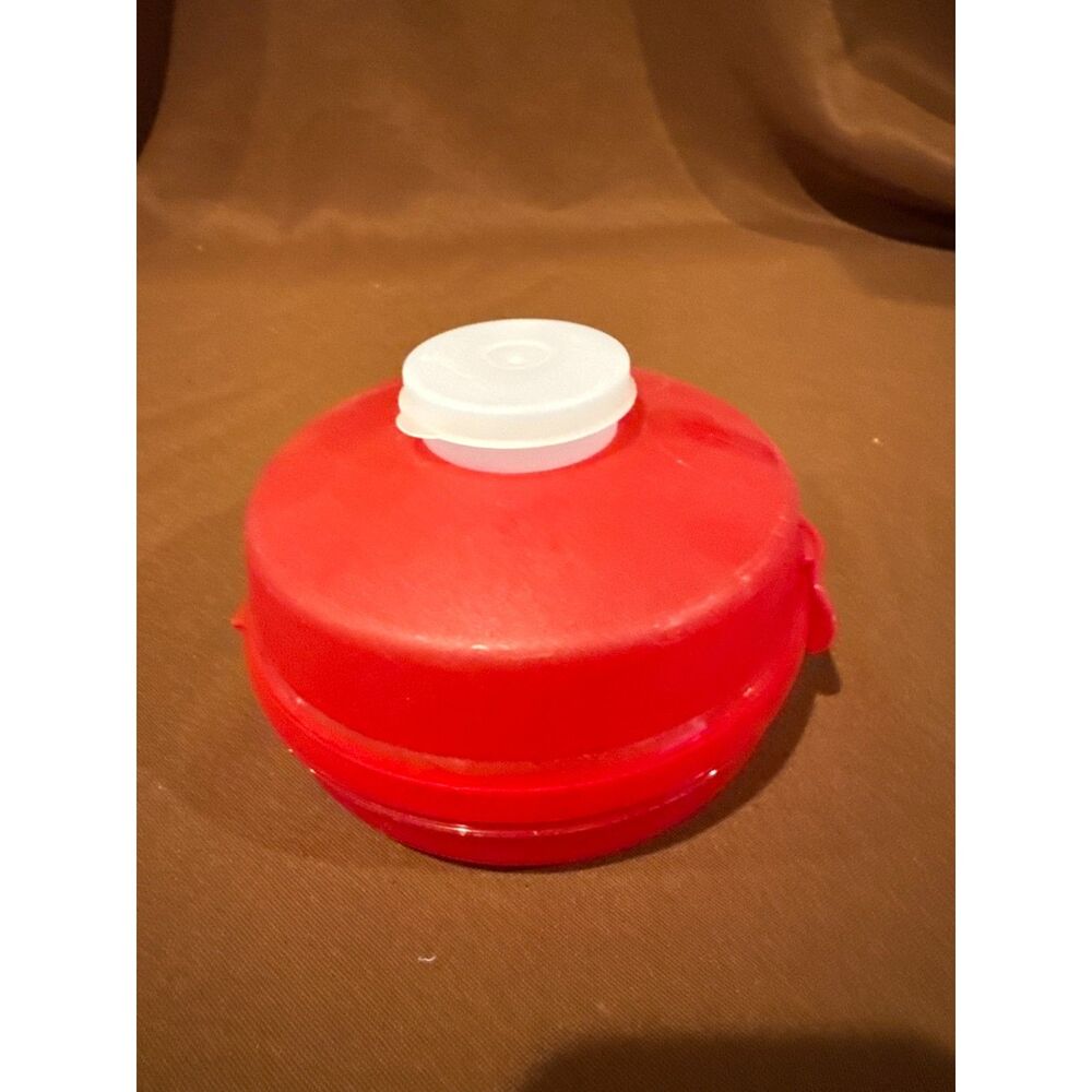 Tupperware Round Red Sandwich Bagel Container with White Smidget Used